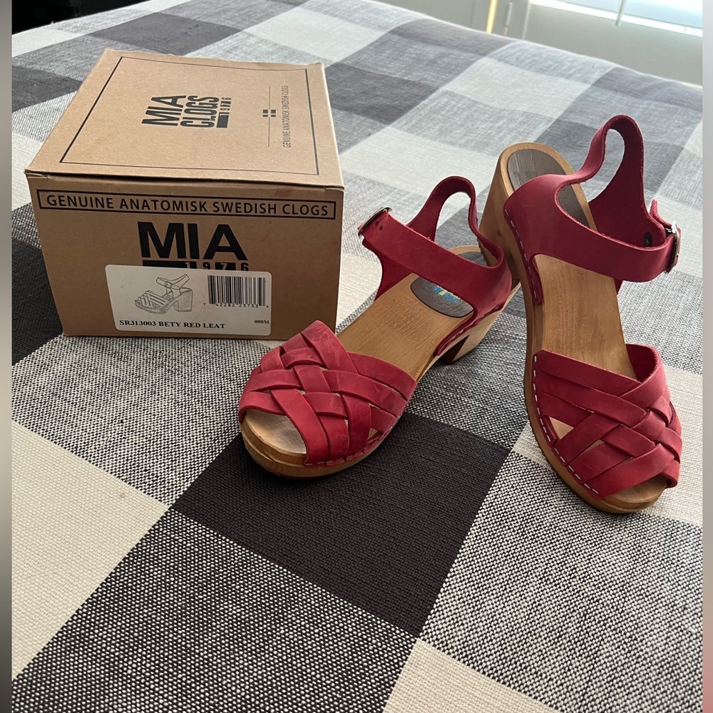MIA clogs Betty Red Size 38 (7-71/2)